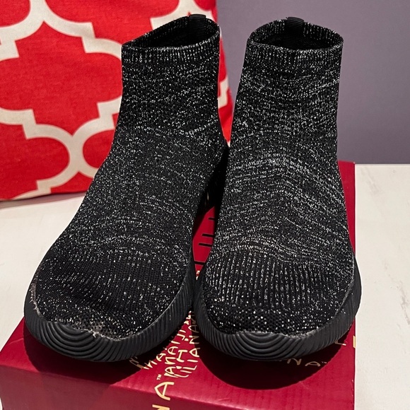 Liliana Geezy 6 Black & White Ladies Boots with Sock-like Design and Rubber Sole - Picture 2 of 10